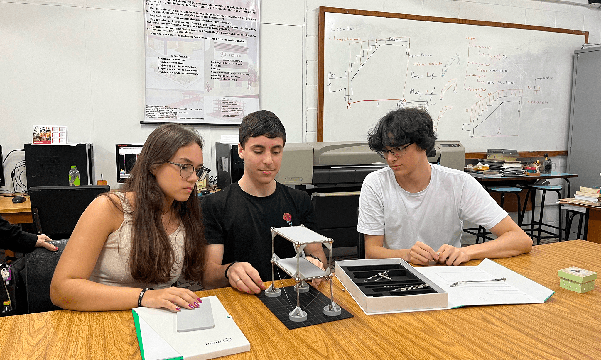 Os Laboratórios de Engenharia e Arquitetura da Unisanta oferecem infraestrutura avançada para ensino, pesquisa e elaboração de projetos.