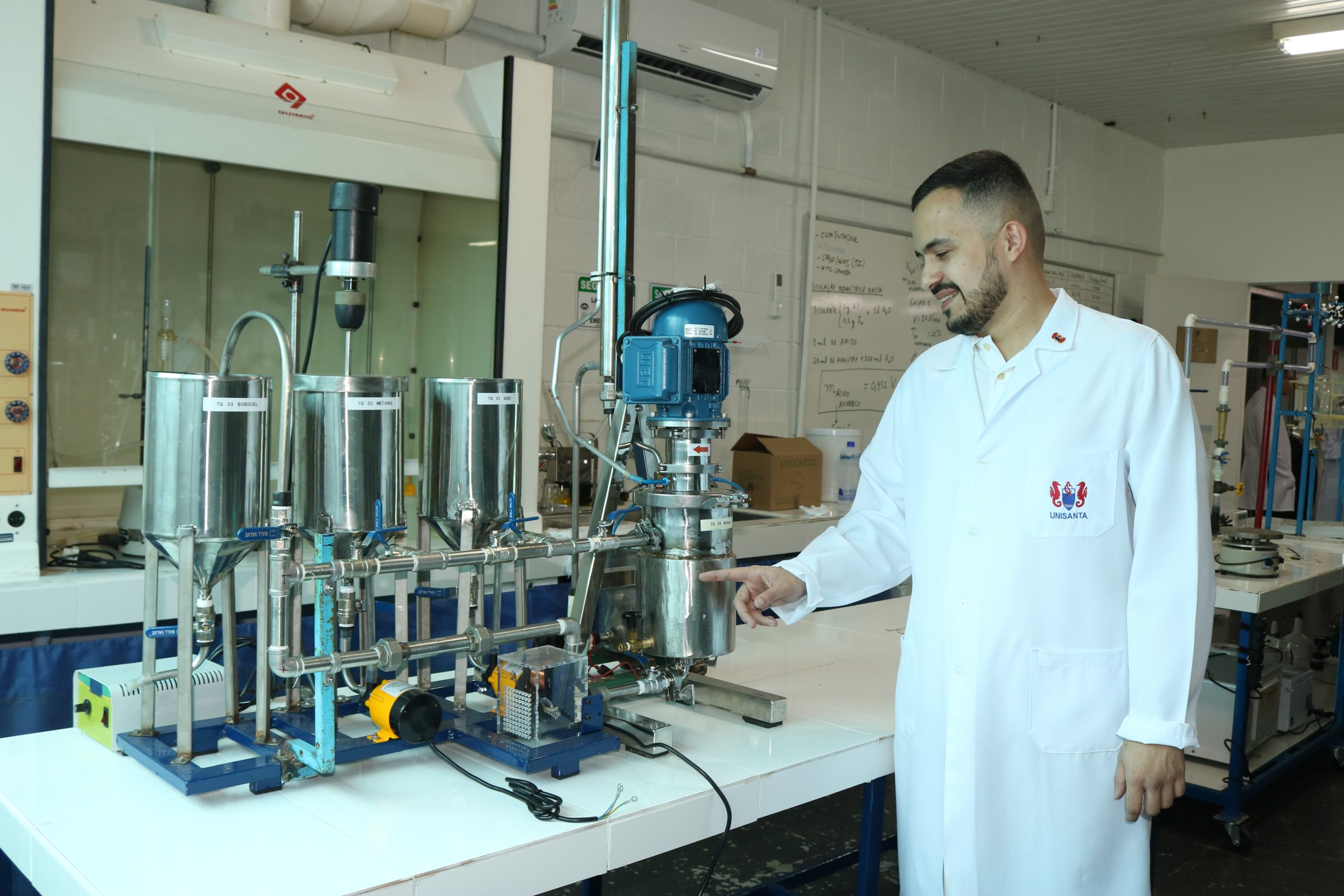 Os Laboratórios de Engenharia e Arquitetura da Unisanta oferecem infraestrutura avançada para ensino, pesquisa e elaboração de projetos.