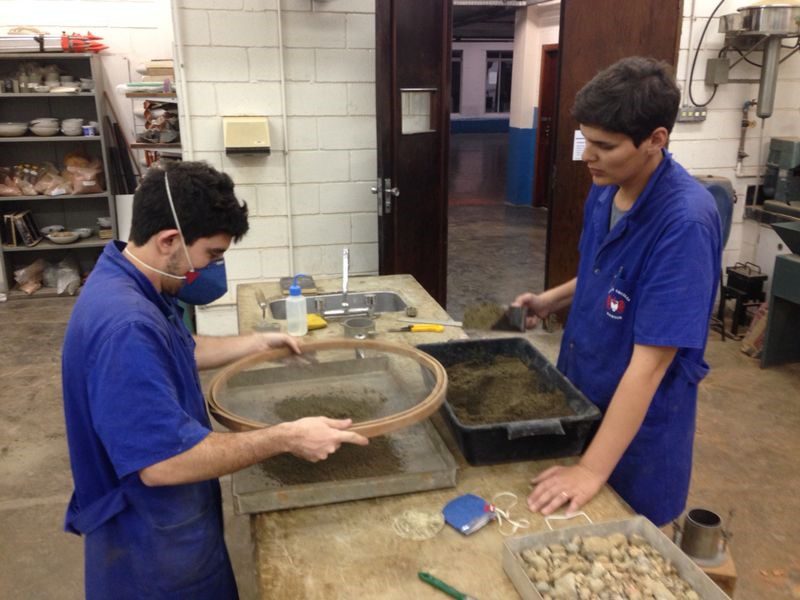 Os Laboratórios de Engenharia e Arquitetura da Unisanta oferecem infraestrutura avançada para ensino, pesquisa e elaboração de projetos.