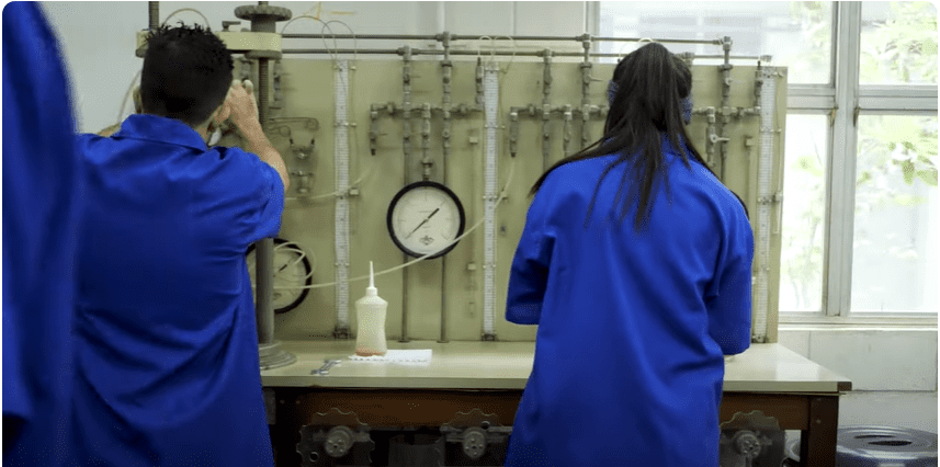 Os Laboratórios de Engenharia e Arquitetura da Unisanta oferecem infraestrutura avançada para ensino, pesquisa e elaboração de projetos.