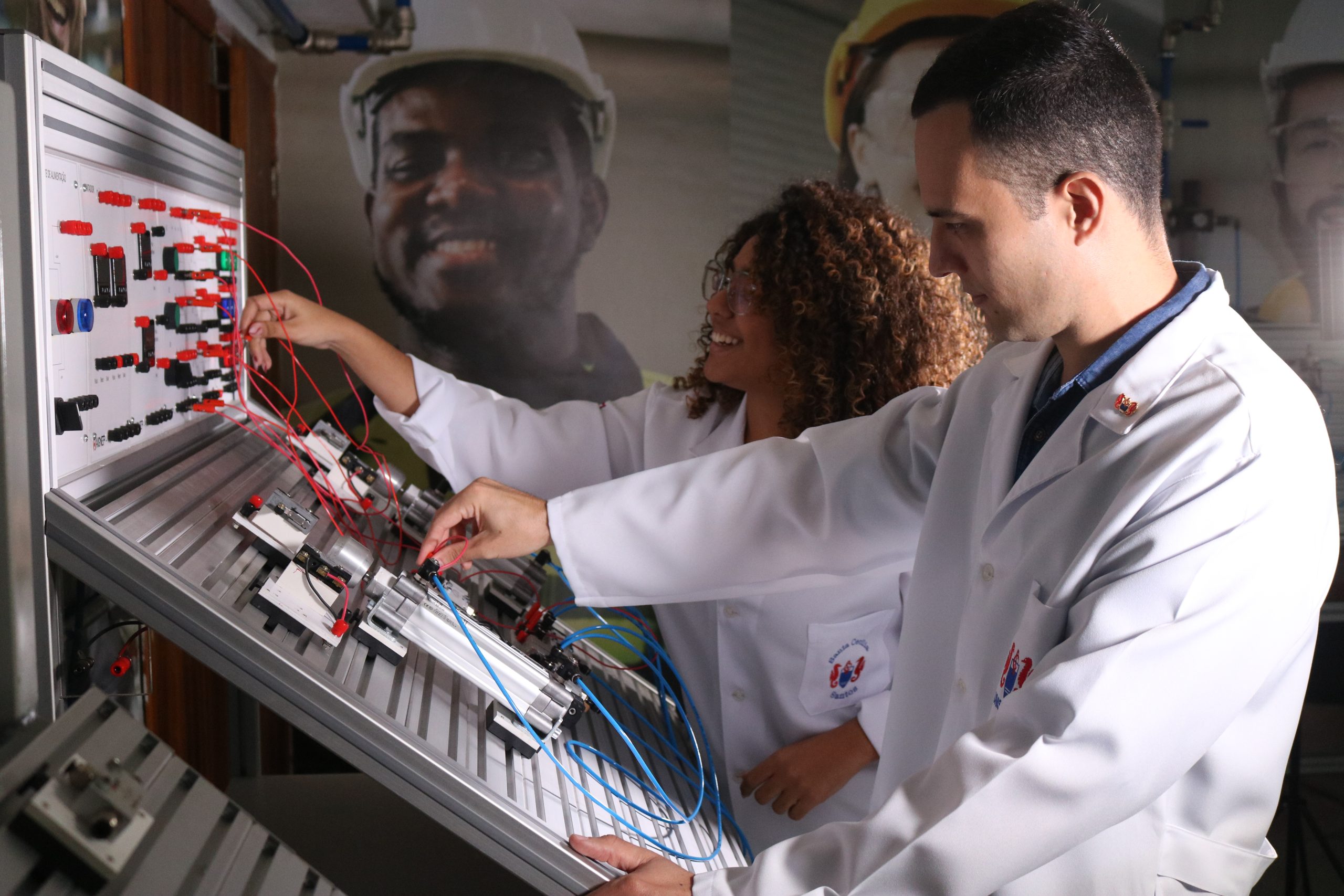 Os Laboratórios de Engenharia e Arquitetura da Unisanta oferecem infraestrutura avançada para ensino, pesquisa e elaboração de projetos.