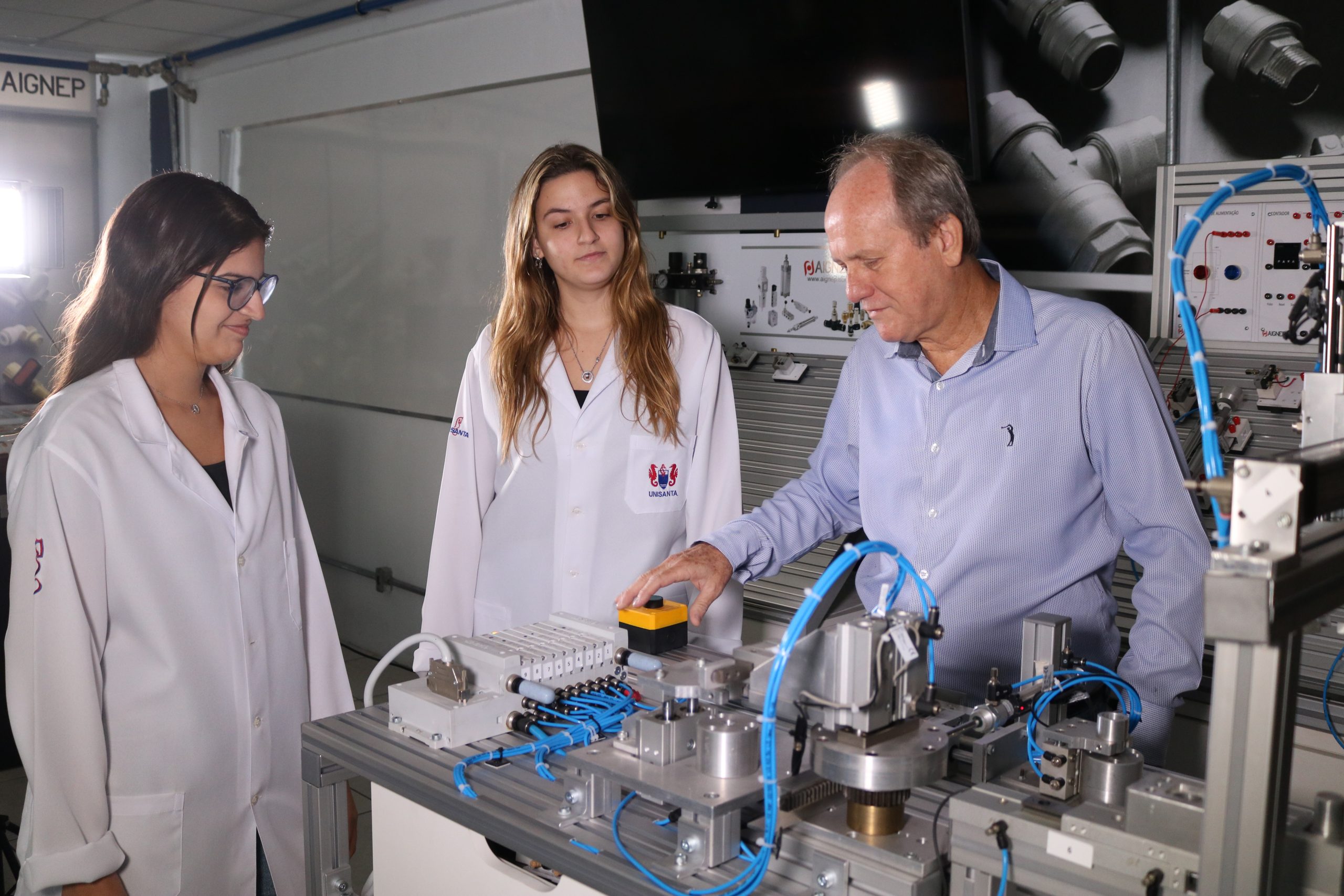 Os Laboratórios de Engenharia e Arquitetura da Unisanta oferecem infraestrutura avançada para ensino, pesquisa e elaboração de projetos.