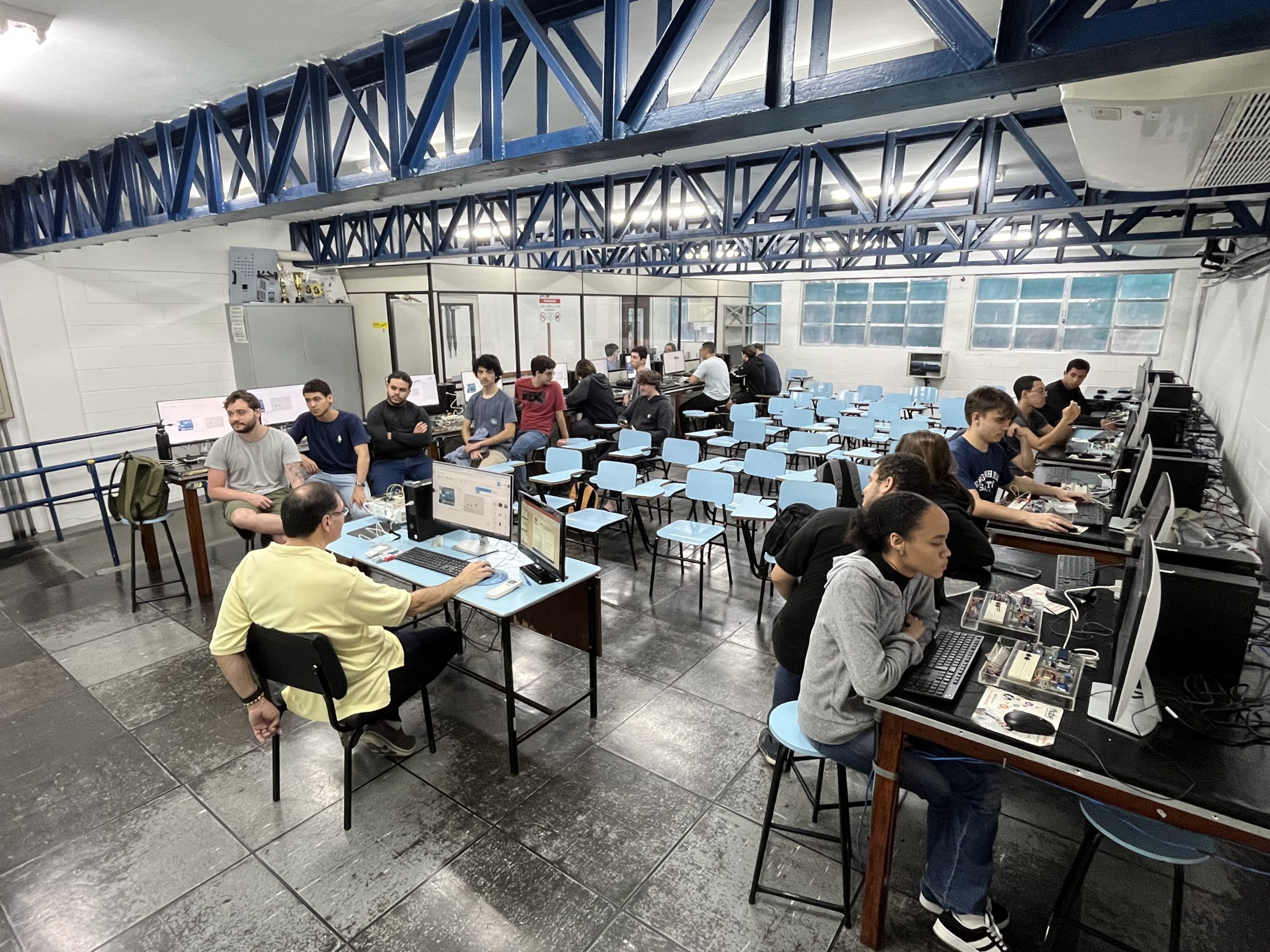 Os Laboratórios de Engenharia e Arquitetura da Unisanta oferecem infraestrutura avançada para ensino, pesquisa e elaboração de projetos.
