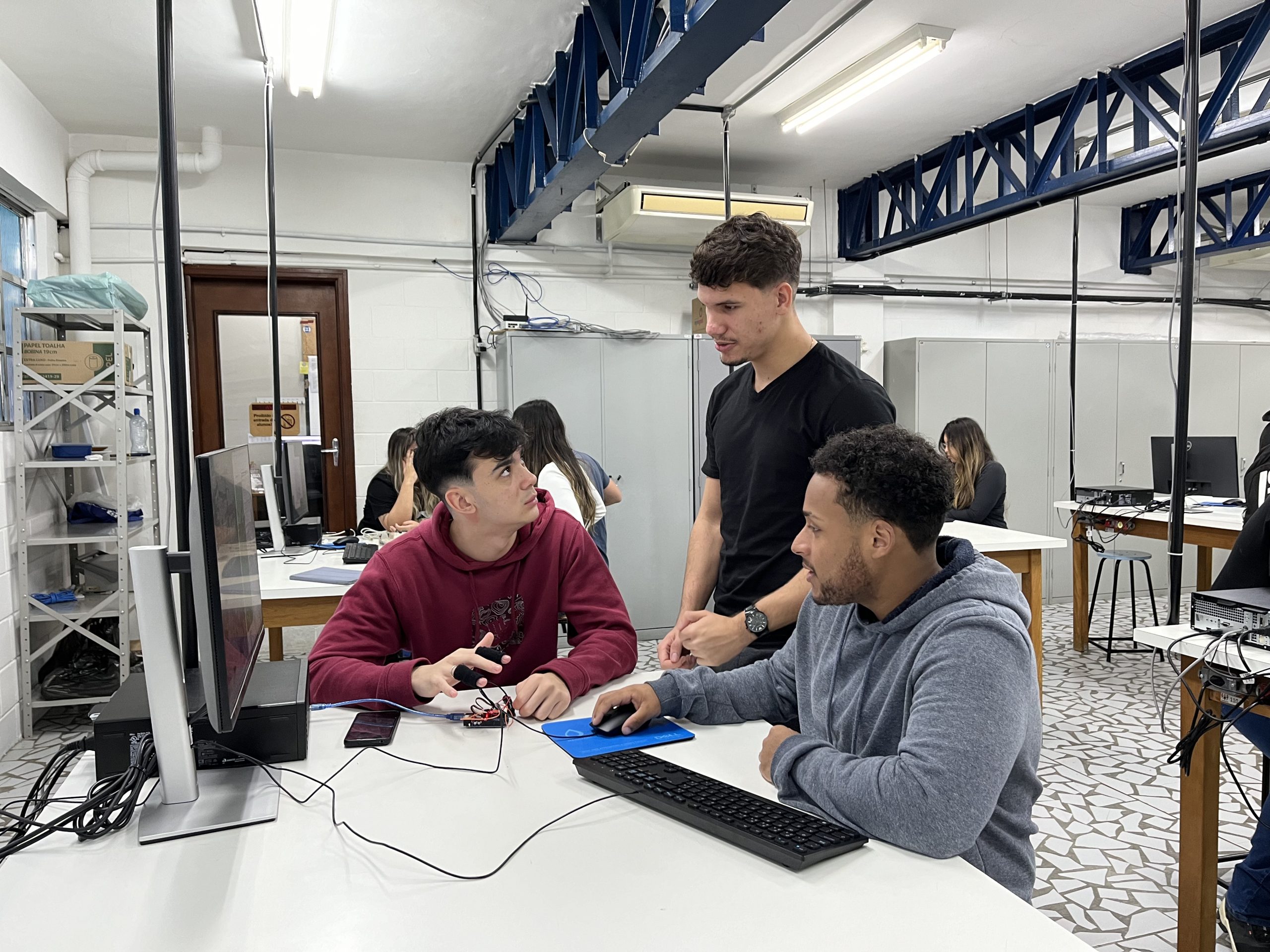 Os Laboratórios de Engenharia e Arquitetura da Unisanta oferecem infraestrutura avançada para ensino, pesquisa e elaboração de projetos.