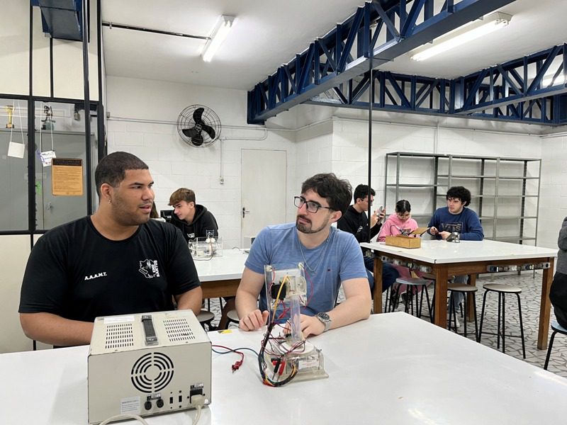 Os Laboratórios de Engenharia e Arquitetura da Unisanta oferecem infraestrutura avançada para ensino, pesquisa e elaboração de projetos.